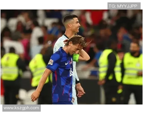 全球足球明星同框合影展现各国足球魅力与团结精神